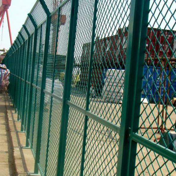 银川围山圈地防护网 宁夏双边护栏 公路可用 低碳钢丝材质