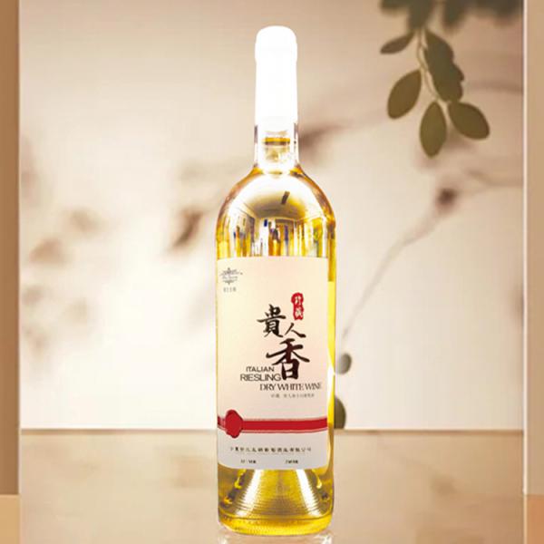 贵人香干白葡萄酒 秸杆黄色酒体 清澈透明 口感清爽迷人
